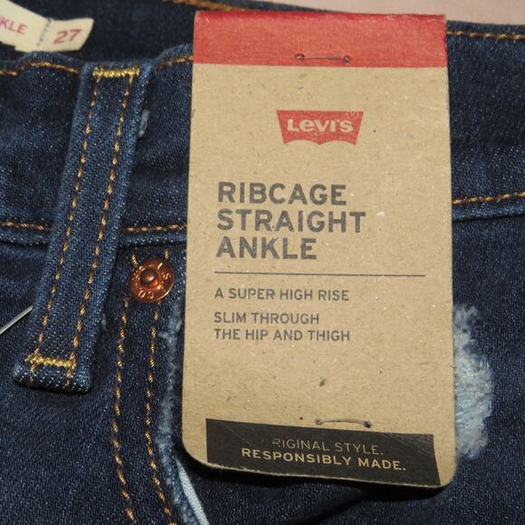 Levi’s Distressed Ribcage Straight Ankle Jeans - Picture 9 of 13